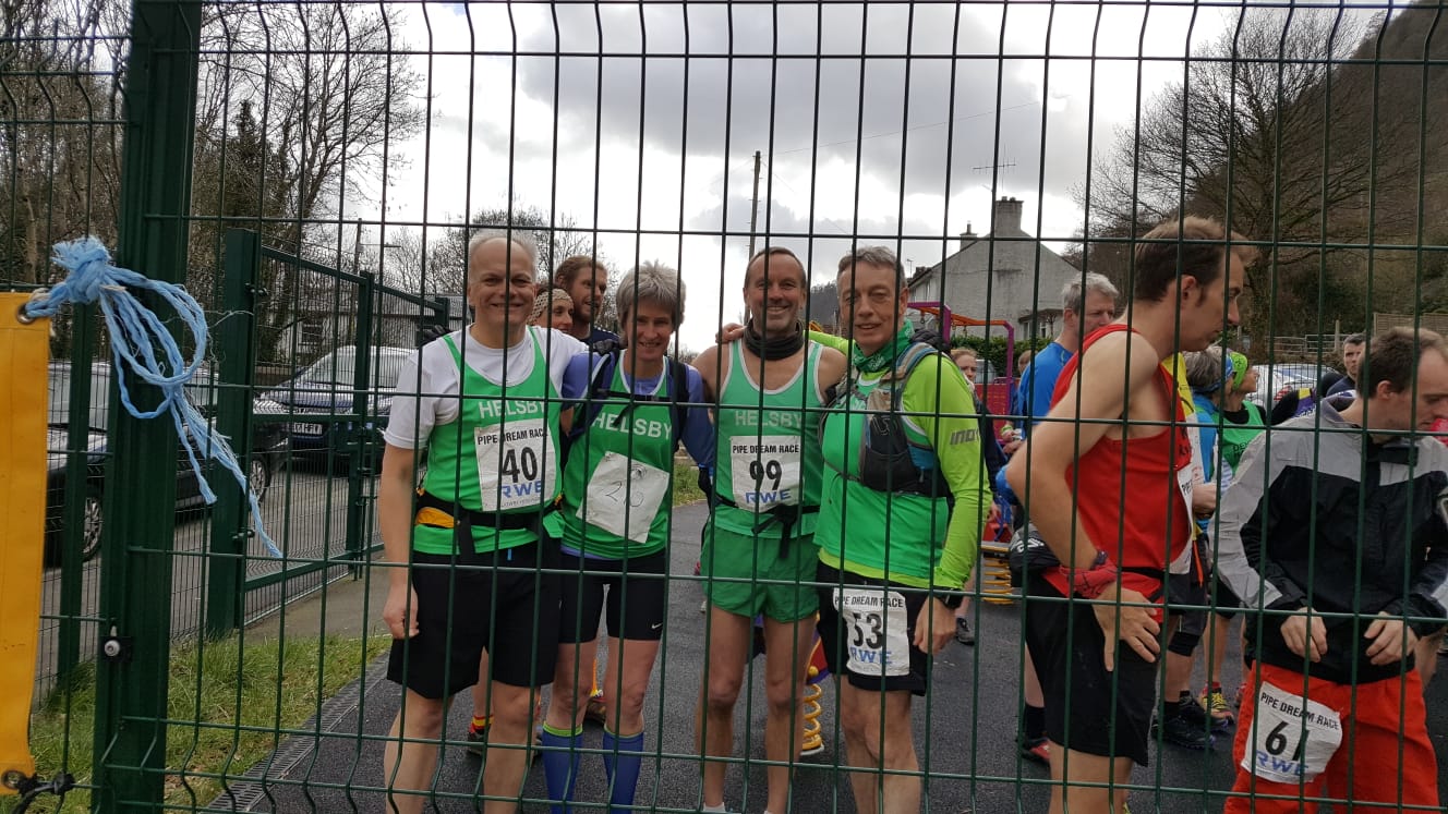 HelsbyRC_runners_in_the_pen_at_the_start